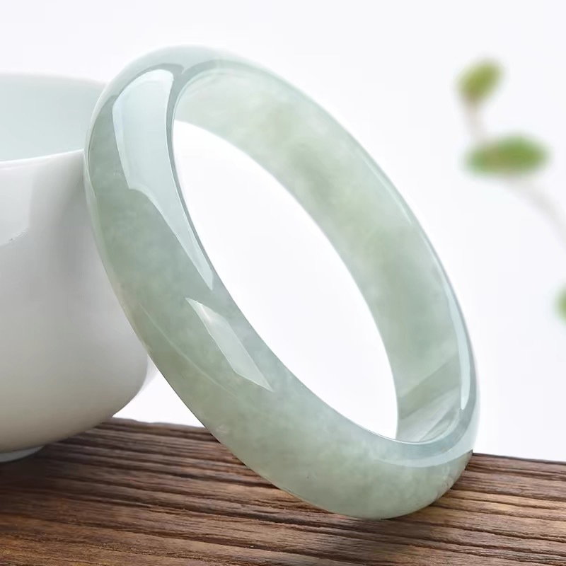Lighting & Home Decor Studio Photos - Pulseira de Jade Antiga de Mianmar,
